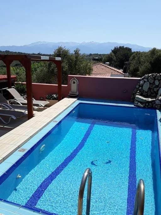 Swimming pool, sunbed
