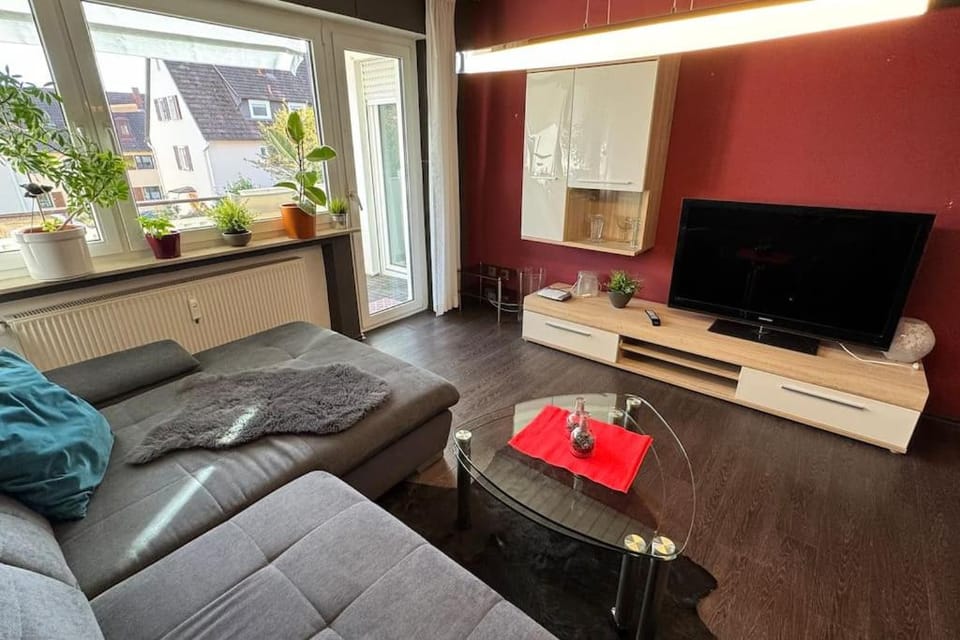 Communal lounge/ TV room, TV and multimedia, Living room, Seating area, Evening entertainment
