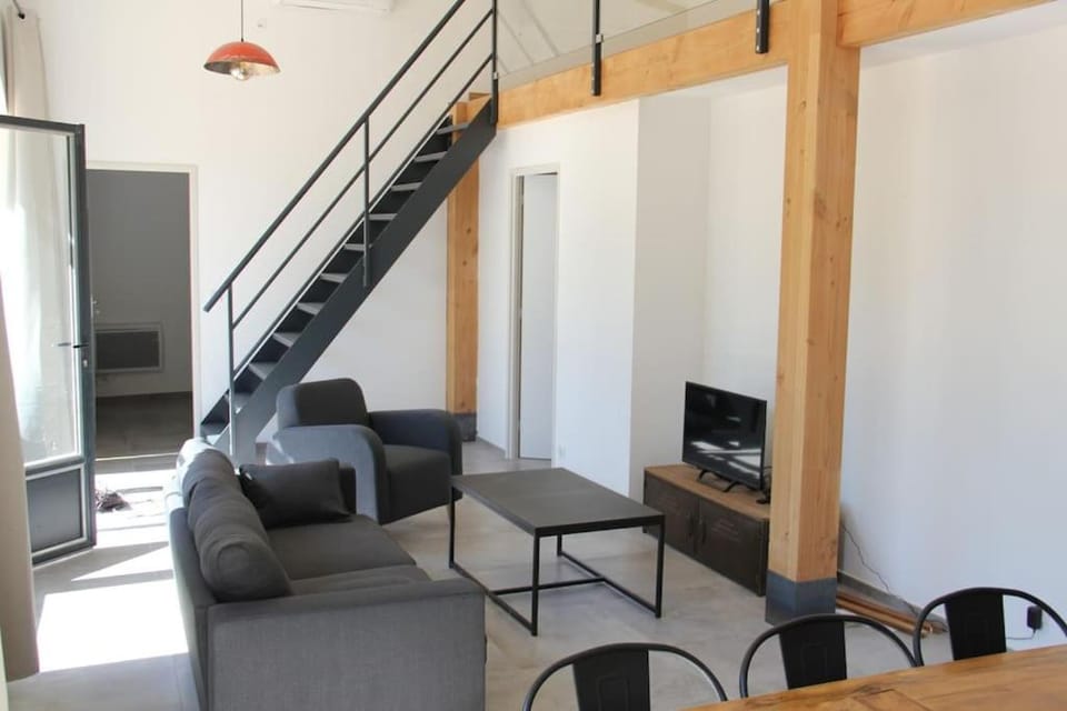 Communal lounge/ TV room