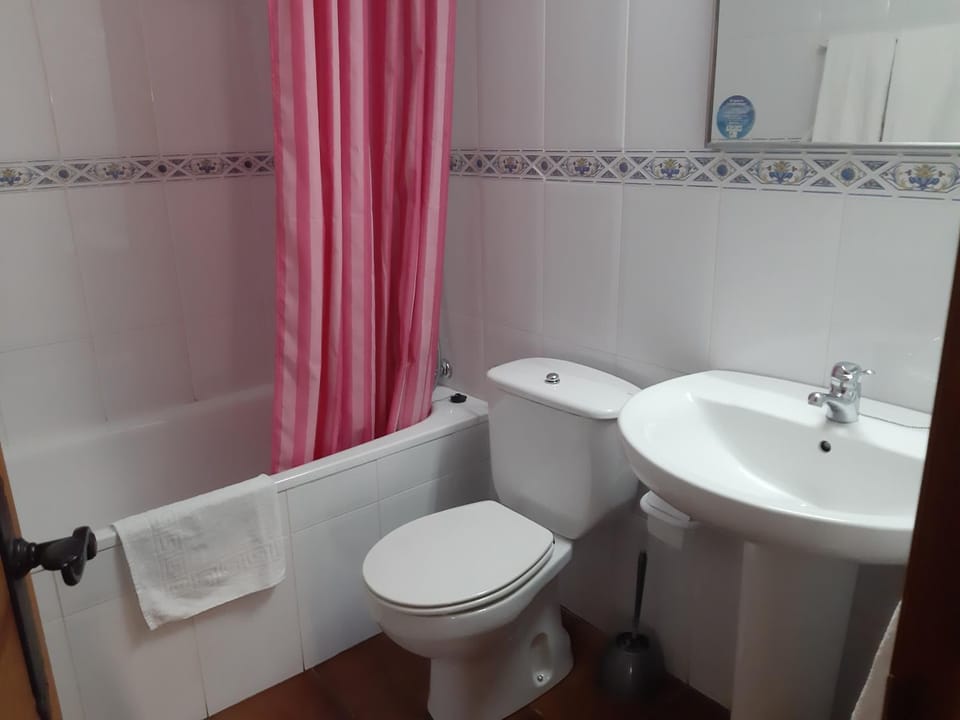 Bathroom, Bath, towels