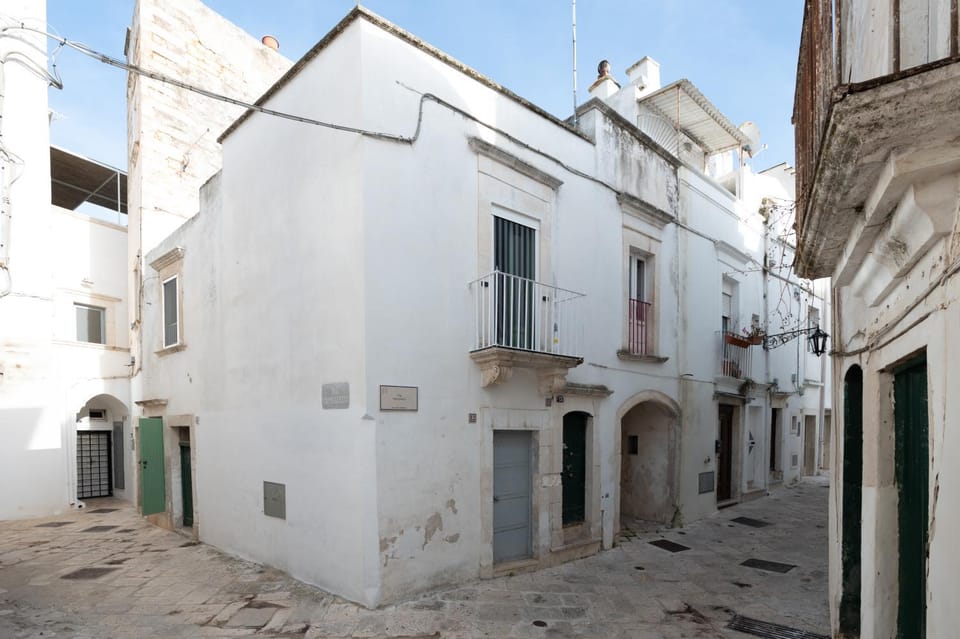 Property building, Day, Neighbourhood