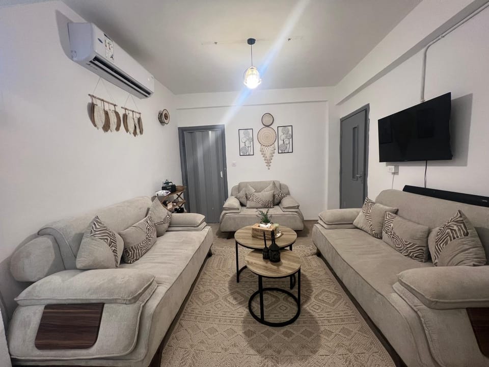Communal lounge/ TV room, TV and multimedia, Living room, Seating area, Evening entertainment, fireplace, air conditioner