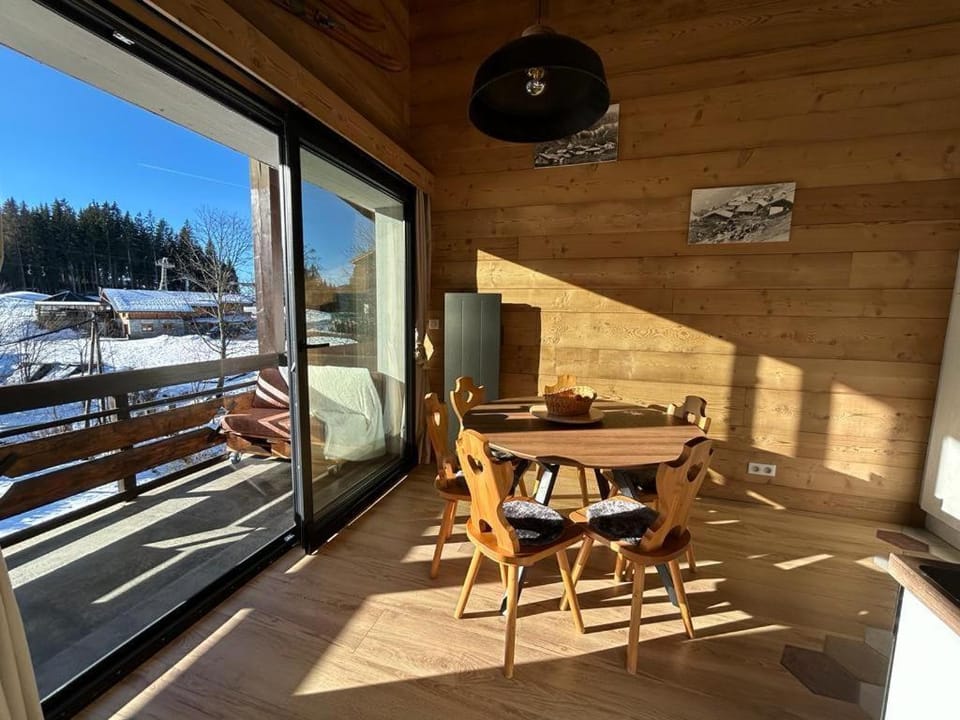 Balcony/Terrace, Living room, Mountain view, Meals