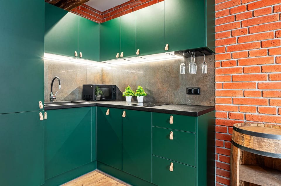 Kitchen or kitchenette, minibar, stove
