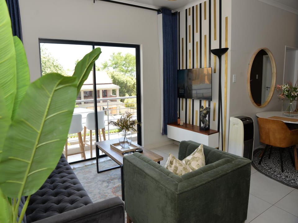 Balcony/Terrace, Living room, Seating area, Dining area