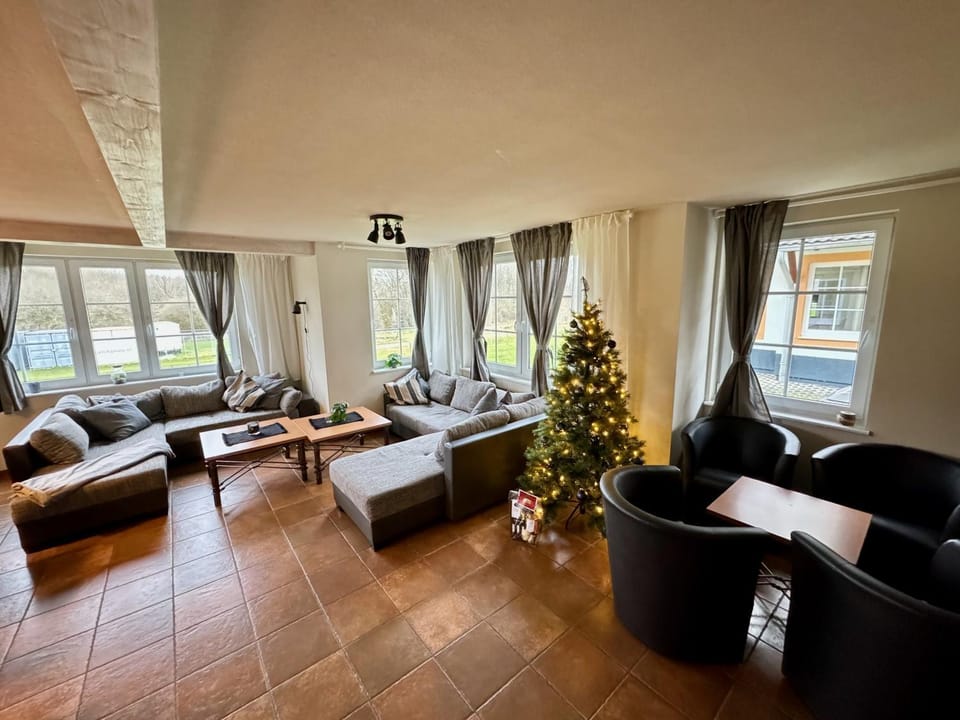 Communal lounge/ TV room, Living room, Seating area