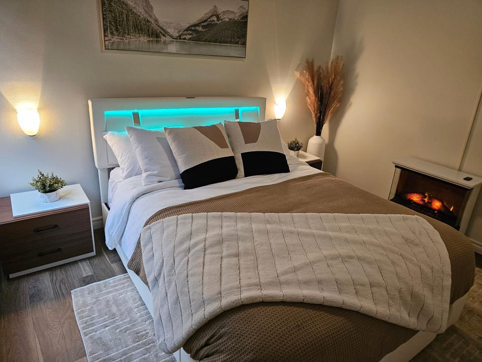Bed, Photo of the whole room, Bedroom