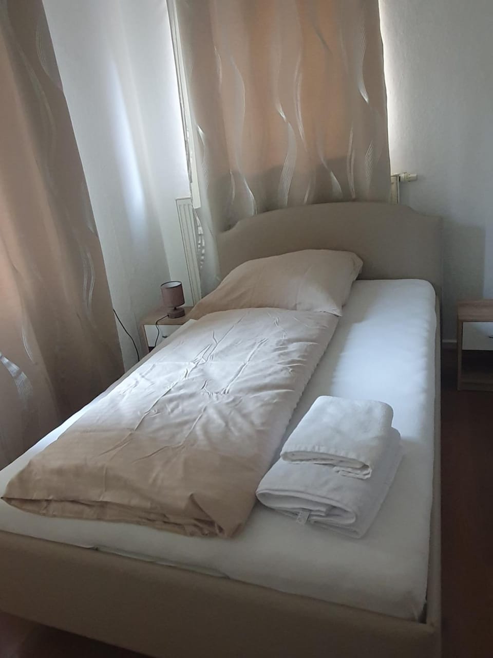 Bed, Photo of the whole room, Seating area, Bedroom, furniture, internet, internet, locker, locker, towels, wardrobe, washing machine