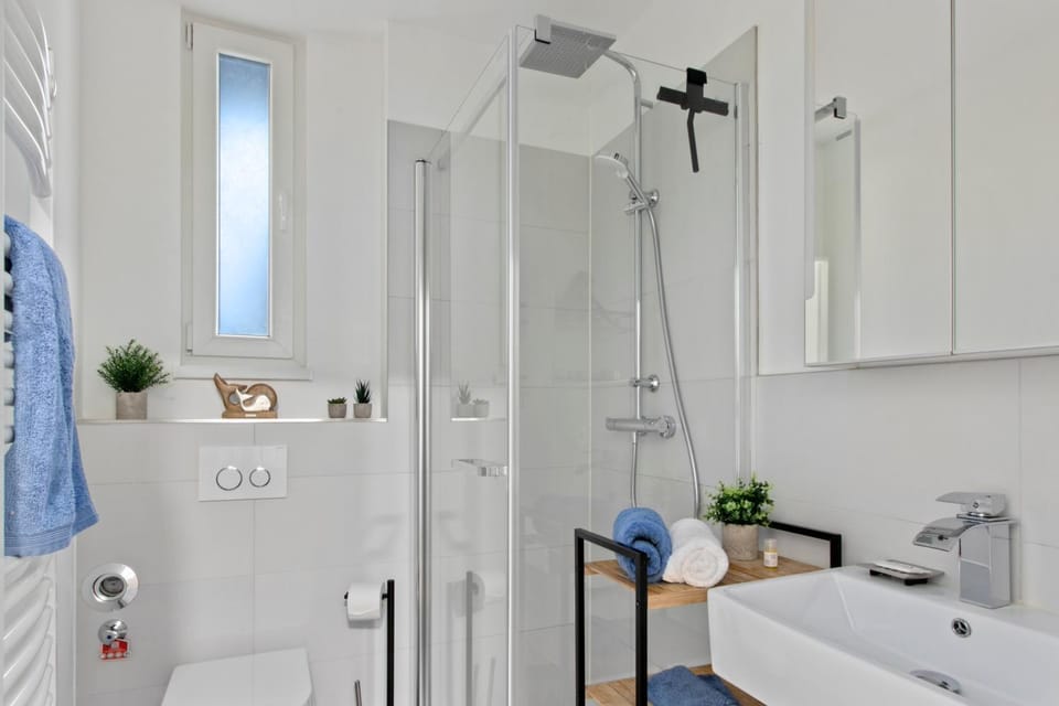 Shower, Bathroom, towels