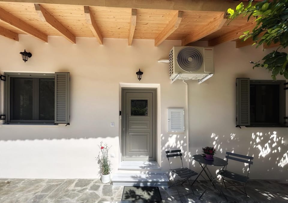 Property building, Patio, Day