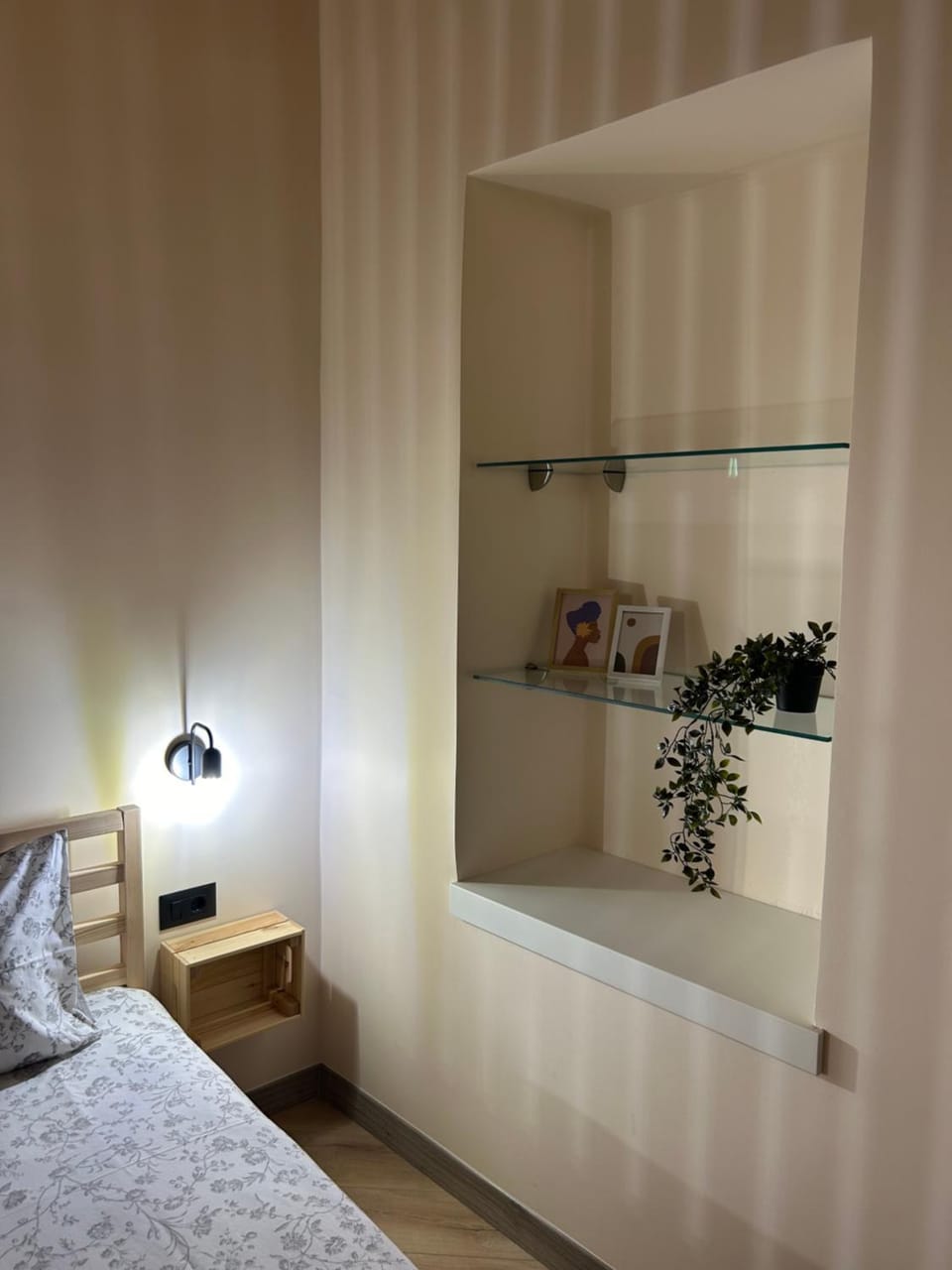 Photo of the whole room, Bedroom