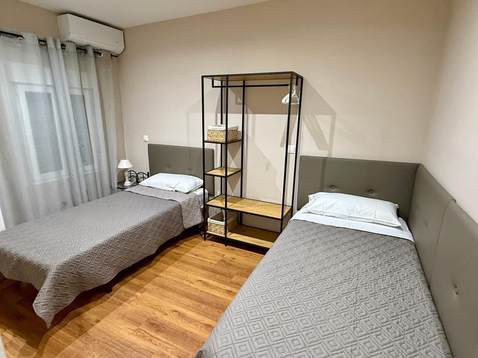 Bed, Bedroom, wardrobe, air conditioner