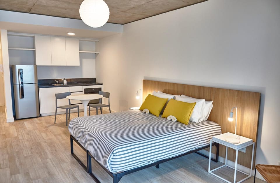 Bed, Kitchen or kitchenette, Living room, Photo of the whole room, Seating area, Dining area, Bedroom, pet friendly