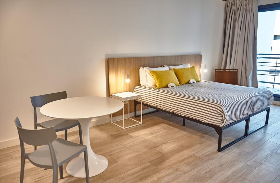 Bed, Living room, Photo of the whole room, Seating area, Dining area, Bedroom