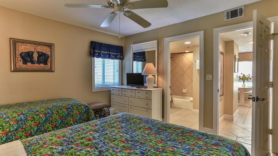 Destin Towers 111 - Beach Front 2 Bedroom Condo in Destin Apartment in Destin