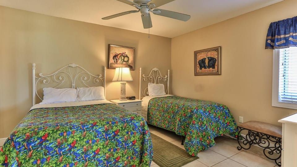 Destin Towers 111 - Beach Front 2 Bedroom Condo in Destin Apartment in Destin