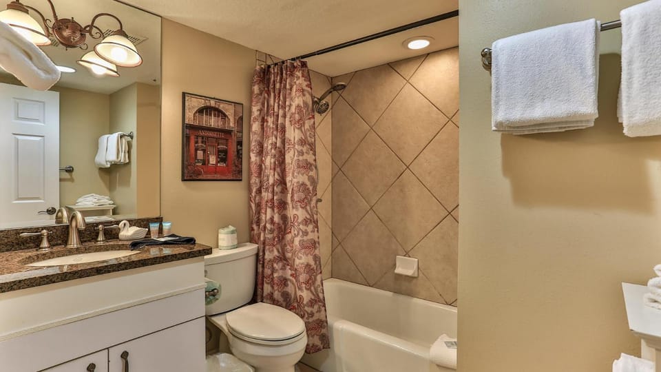 Destin Towers 111 - Beach Front 2 Bedroom Condo in Destin Apartment in Destin
