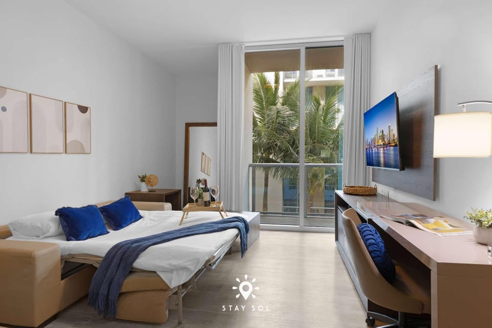 Amazing Pool - Hot Tub - Hollywood Beach Haven Apartment in Hollywood Beach