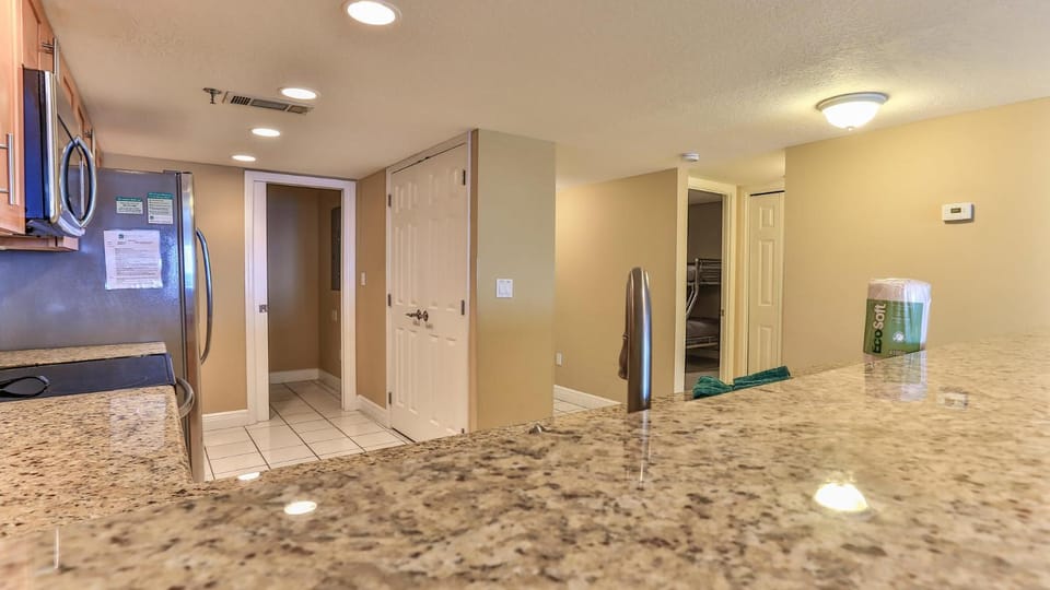 Destin Towers 142 - 2 Bedroom Beach Front Condo in the Heart of Destin with Amazing Views! Apartment in Destin