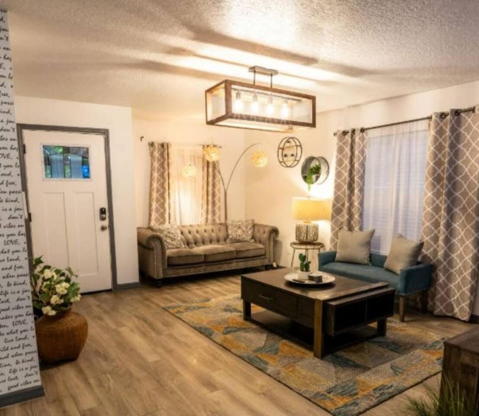 Upscale Ybor House with Outdoor Living Space House in Tampa