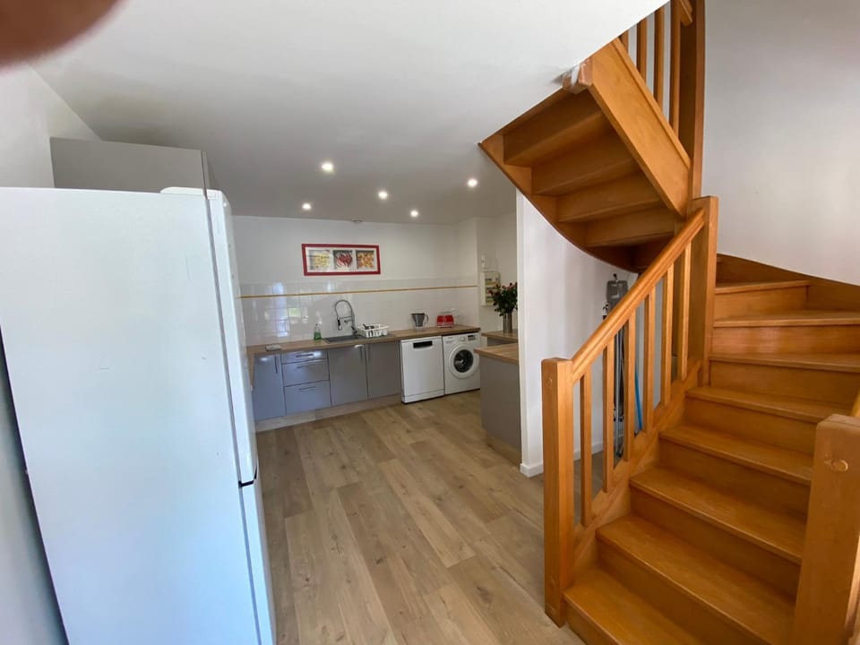 Kitchen or kitchenette, dishwasher, washing machine