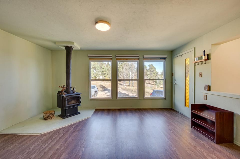 17 Mi to Town: Peaceful Golden Cabin! Cabin in Colorado