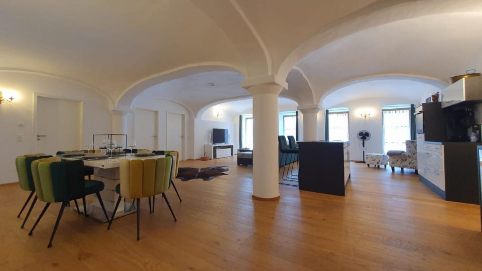 Communal lounge/ TV room, TV and multimedia, Living room, Seating area