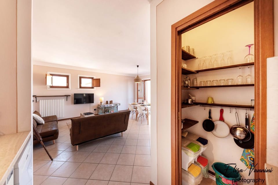 Kitchen or kitchenette, Living room