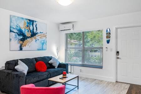Huge 1 bed newly renovated free parking Apartment in Miami