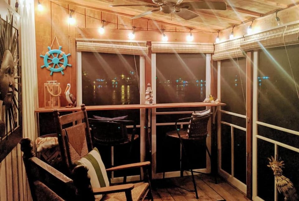 Cottage on the Mississippi Venue and dog friendly House in Iowa