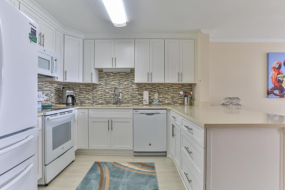 Dolphin Point 402C - 2BR Updated Condo with Harbor and Gulf Views House in Destin