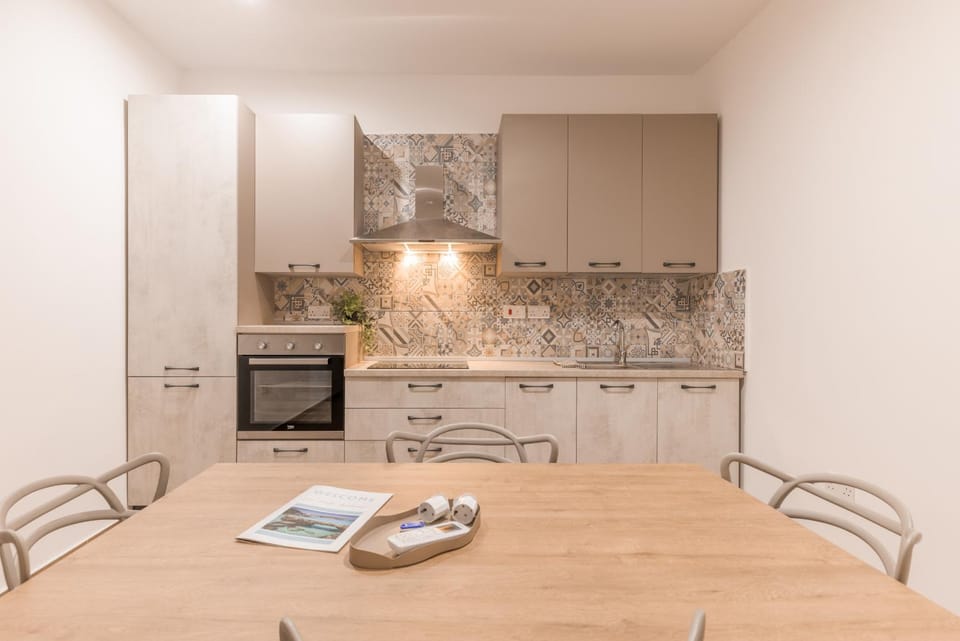Kitchen or kitchenette, Dining area, pet friendly, stove