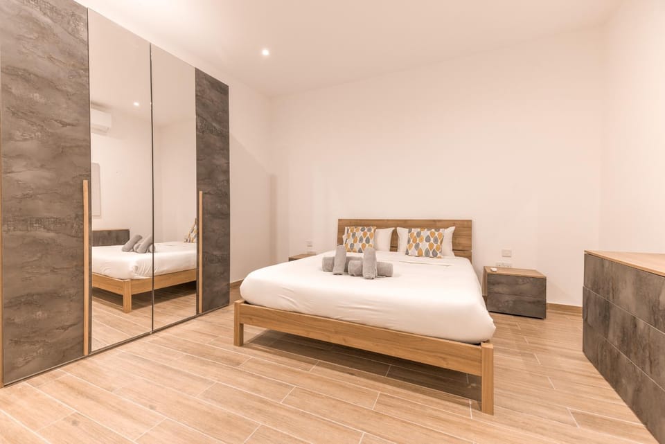 Bed, Bedroom, wardrobe