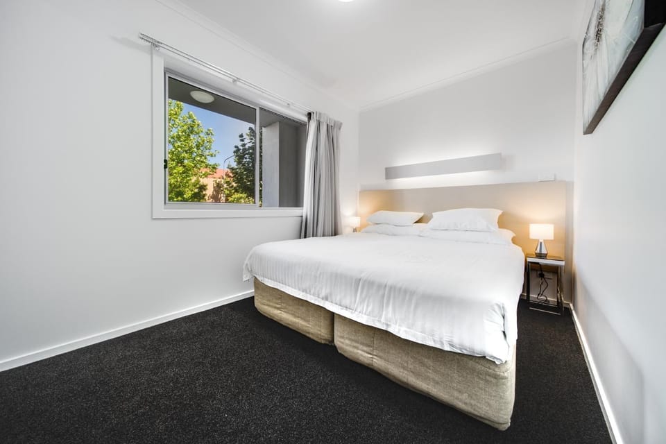 Spacious 2-Bed Conveniently by Lake Tuggeranong Apartment in Canberra