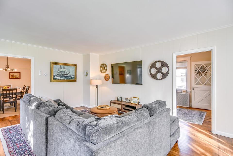 Lovely Westerley Home w/ Yard & Grill! House in Westerly