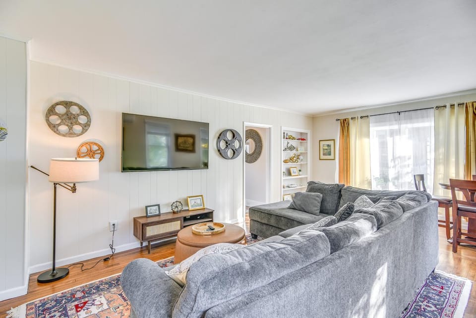 Lovely Westerley Home w/ Yard & Grill! House in Westerly