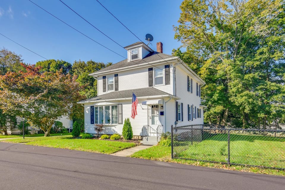 Lovely Westerley Home w/ Yard & Grill! House in Westerly