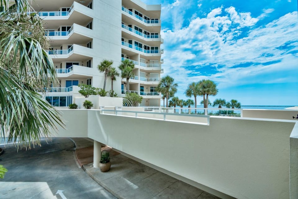 East Pass Towers 111 - Fabulous Studio on Holiday Isle Apartment in Destin