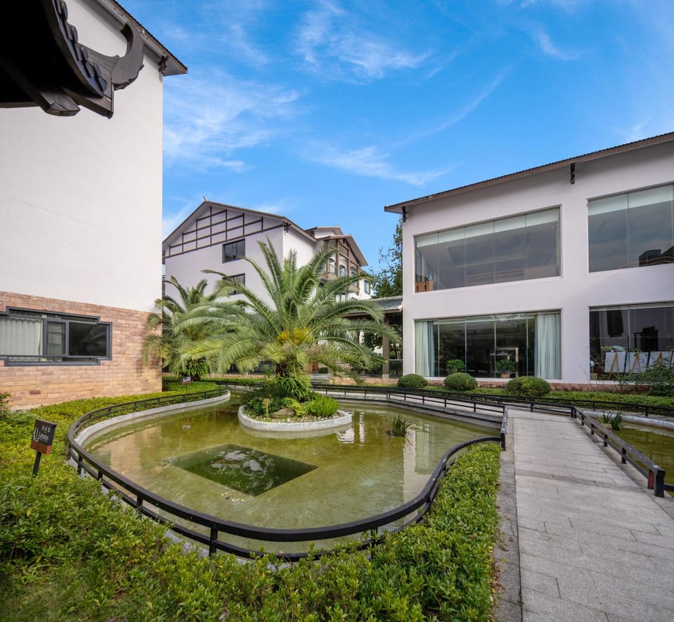 Property building, Day, Garden, Garden view