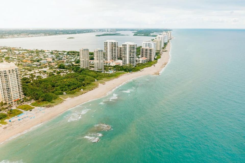 The Coastal Duo Escape House in Riviera Beach