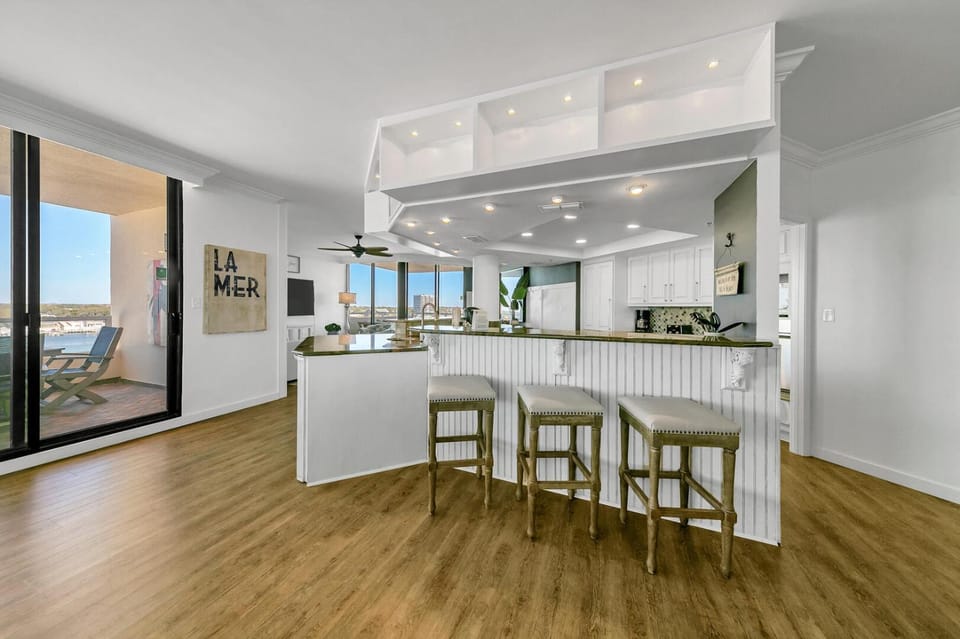East Pass Towers 603-FAB 3BR 2100 sf with Destin Harbor Views House in Destin