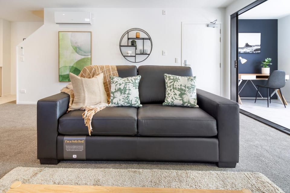 Living room, Photo of the whole room, Decorative detail