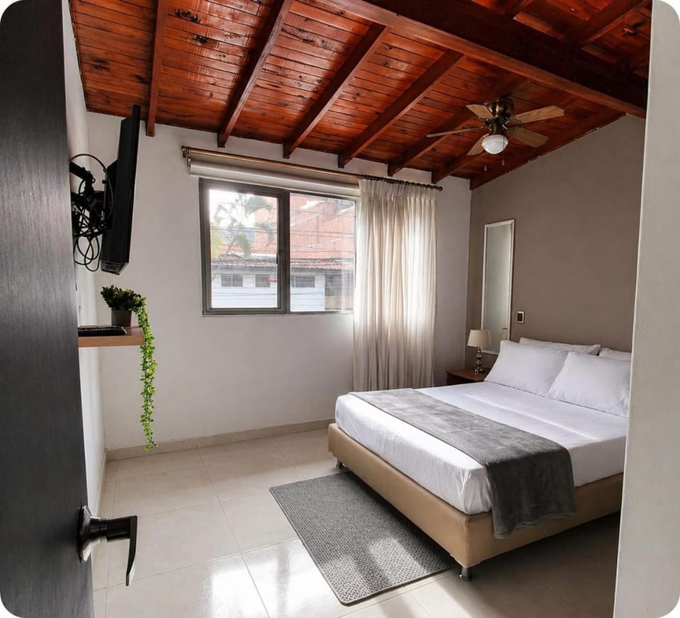Apartamento 3 Habitaciones, Excelente ubicación a 2 minutos de la estación del metro Apartment in Medellin