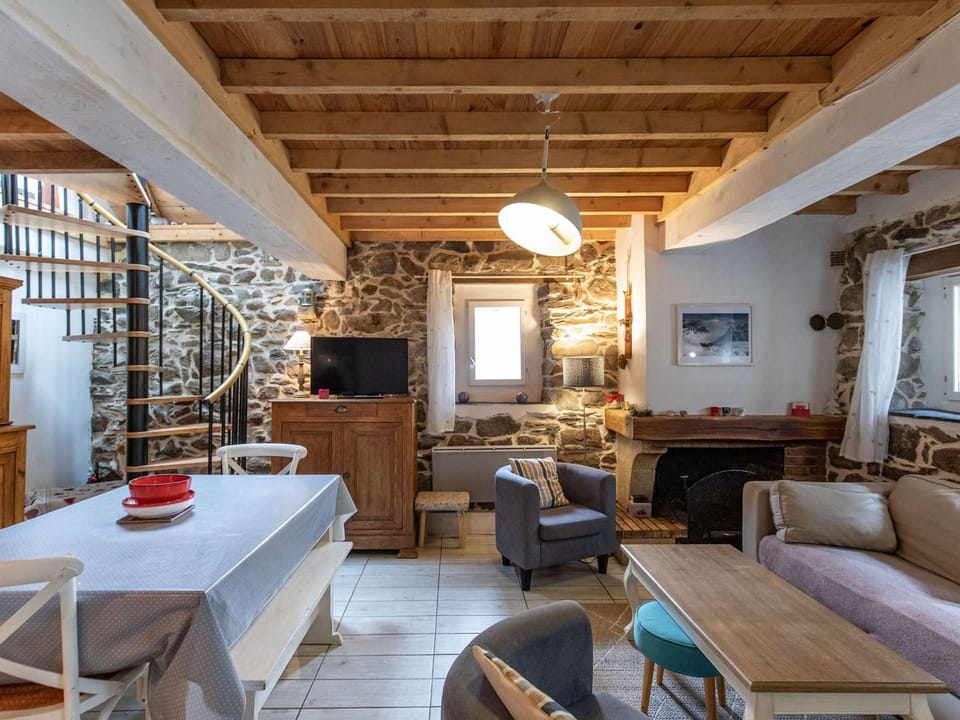 Bergerie Pyrénéenne Rénovée - 4 Chambres - 8 Pers. - Jardin - Stationnement Public - 3 Stations de Ski - FR-1-402-132 House in Aragon