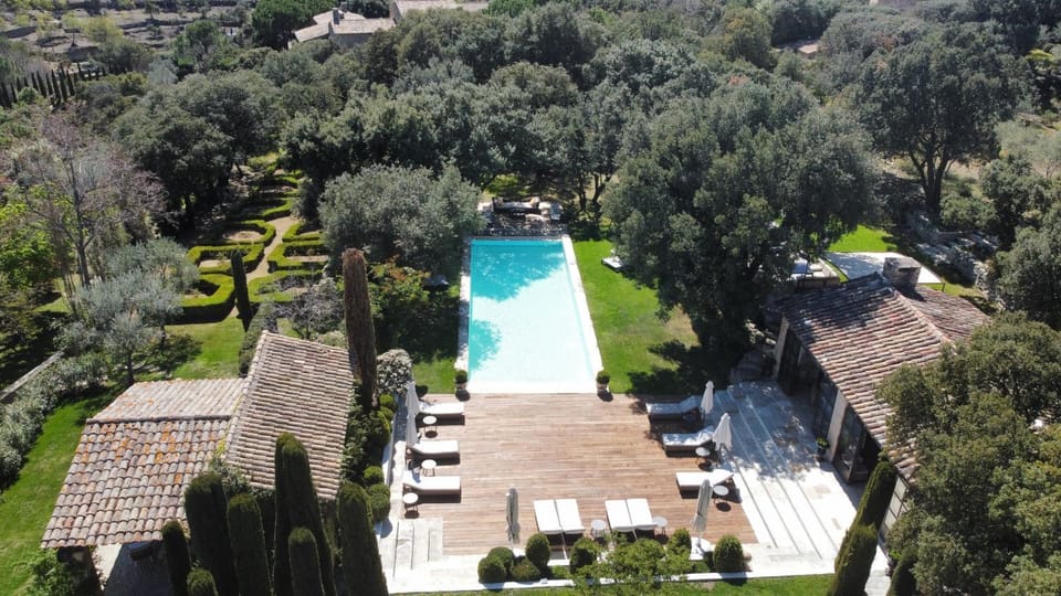 Property building, Pool view