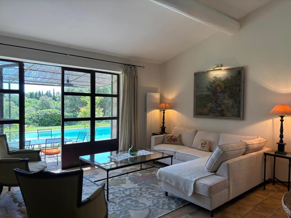 Villa Hautvallon - Peaceful Escape in Provence Bed and Breakfast in Gordes
