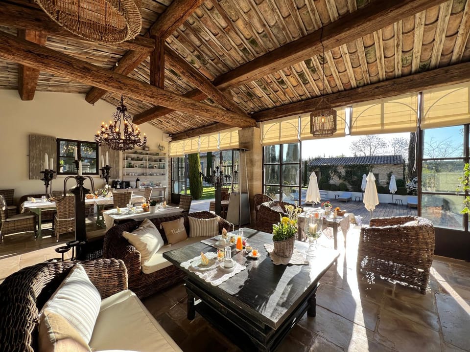 Breakfast, Internal: Not applicable to any particular room