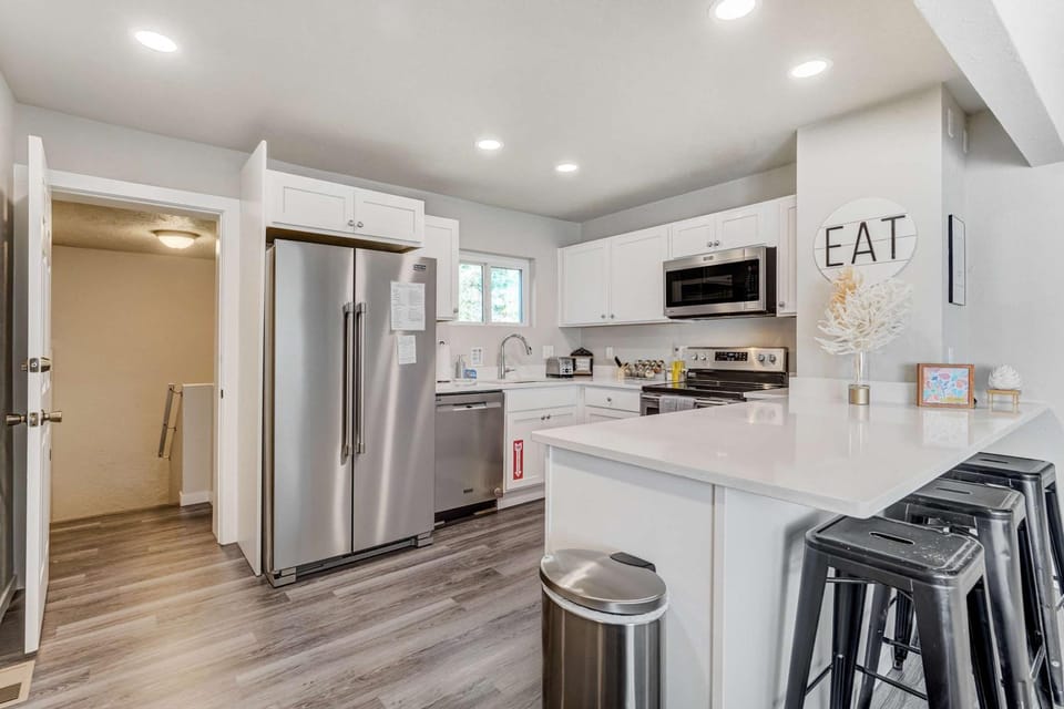 Newly Built 3BD Retreat w Mtn Views & Game Room House in Colorado Springs