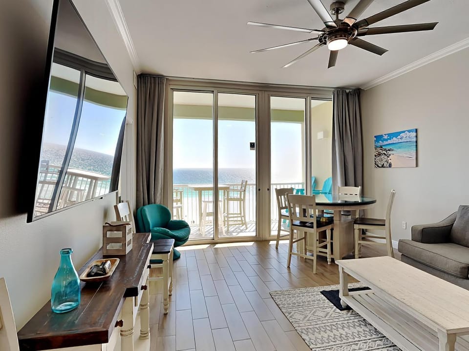 TV and multimedia, Balcony/Terrace, Living room, Seating area, Sea view, furniture