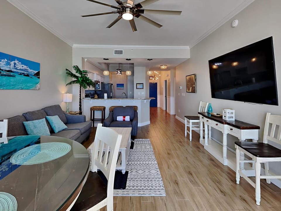 TV and multimedia, Kitchen or kitchenette, Living room, Dining area, furniture, air conditioner